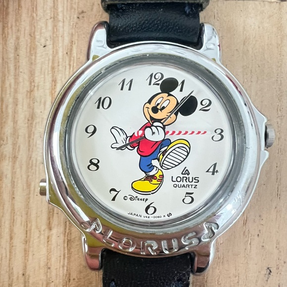 Disney musical Mickey Mouse 75th anniversary watch and tin NEW BATTERY - Picture 1 of 10